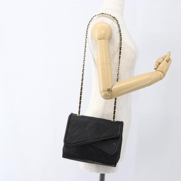 CHANEL Ketten-Schultertasche Leder Schwarz Gold CC Auth 133043