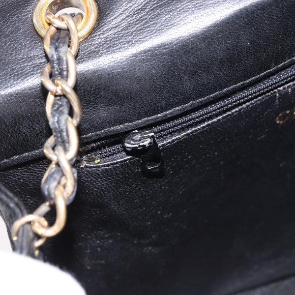 CHANEL Ketten-Schultertasche Leder Schwarz Gold CC Auth 133043