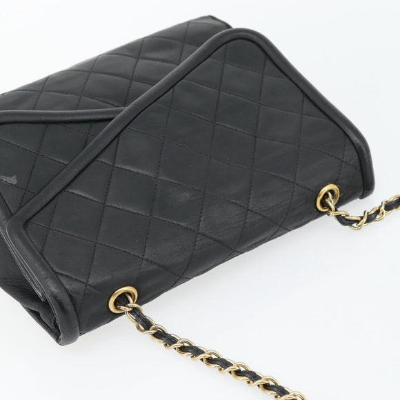 CHANEL Ketten-Schultertasche Leder Schwarz Gold CC Auth 133043