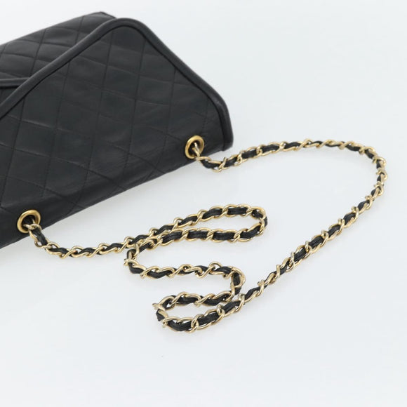 CHANEL Ketten-Schultertasche Leder Schwarz Gold CC Auth 133043