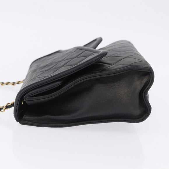 CHANEL Ketten-Schultertasche Leder Schwarz Gold CC Auth 133043