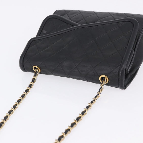 CHANEL Ketten-Schultertasche Leder Schwarz Gold CC Auth 133043