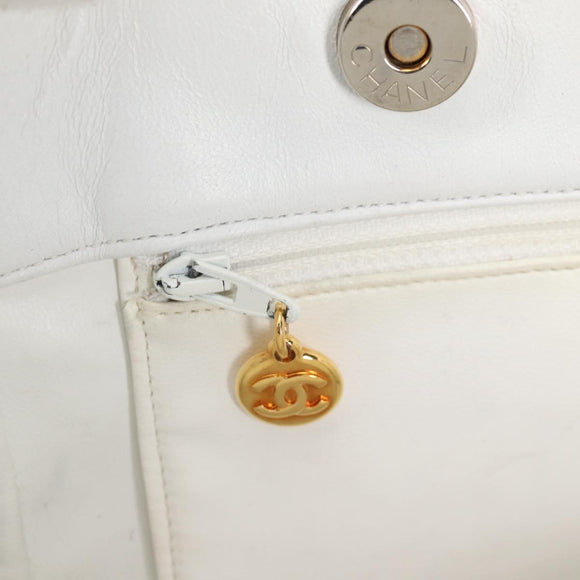 CHANEL Matelasse Chain Shoulder Bag Lamb Skin White CC Auth 134221