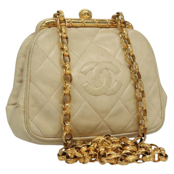 CHANEL Matelasse Clasp Chain Shoulder Bag Lamb Skin White CC Auth 134434