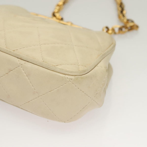 CHANEL Matelasse Clasp Chain Shoulder Bag Lamb Skin White CC Auth 134434