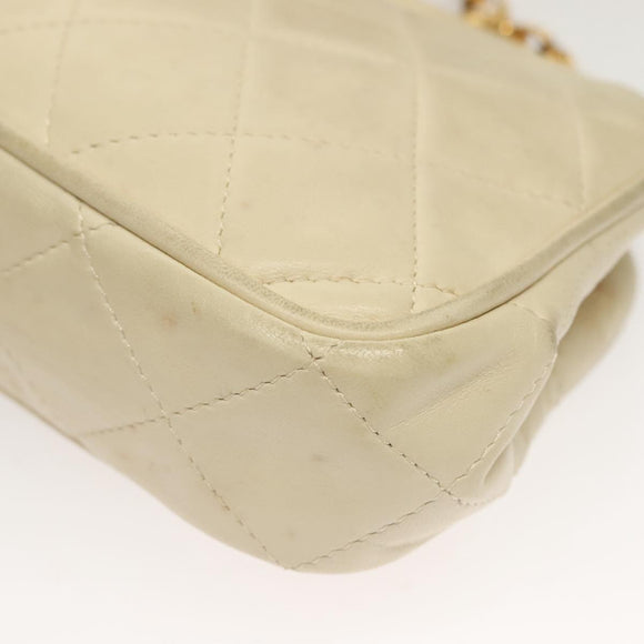 CHANEL Matelasse Clasp Chain Shoulder Bag Lamb Skin White CC Auth 134434