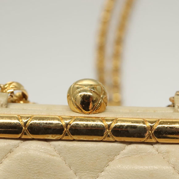 CHANEL Matelasse Clasp Chain Shoulder Bag Lamb Skin White CC Auth 134434
