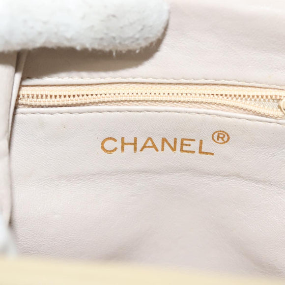 CHANEL Matelasse Clasp Chain Shoulder Bag Lamb Skin White CC Auth 134434