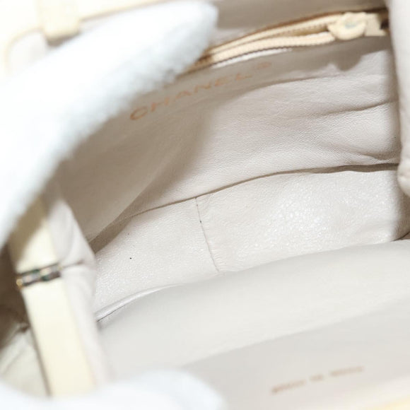 CHANEL Matelasse Clasp Chain Shoulder Bag Lamb Skin White CC Auth 134434