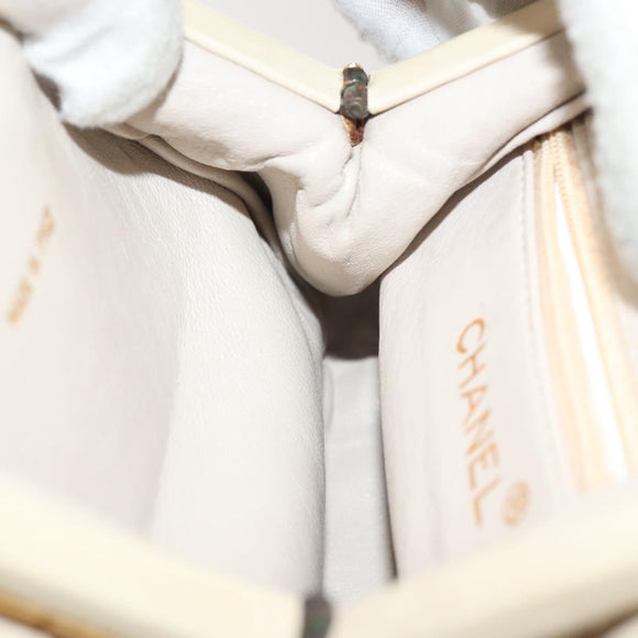 CHANEL Matelasse Clasp Chain Shoulder Bag Lamb Skin White CC Auth 134434