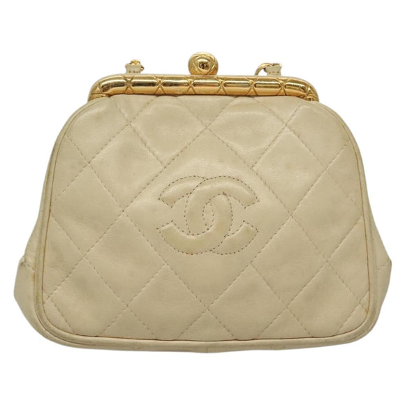 CHANEL Matelasse Clasp Chain Shoulder Bag Lamb Skin White CC Auth 134434