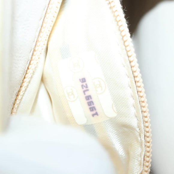 CHANEL Matelasse Clasp Chain Shoulder Bag Lamb Skin White CC Auth 134434