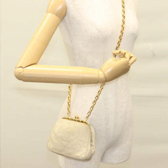 CHANEL Matelasse Clasp Chain Shoulder Bag Lamb Skin White CC Auth 134434