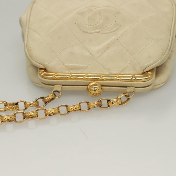 CHANEL Matelasse Clasp Chain Shoulder Bag Lamb Skin White CC Auth 134434