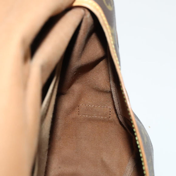 LOUIS VUITTON Monogram Saumur 35 Shoulder Bag M42254 LV Auth 135031