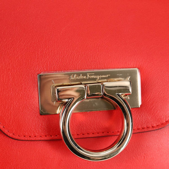 Salvatore Ferragamo Gancini Hand Bag Leather Red Gold Auth 135989V