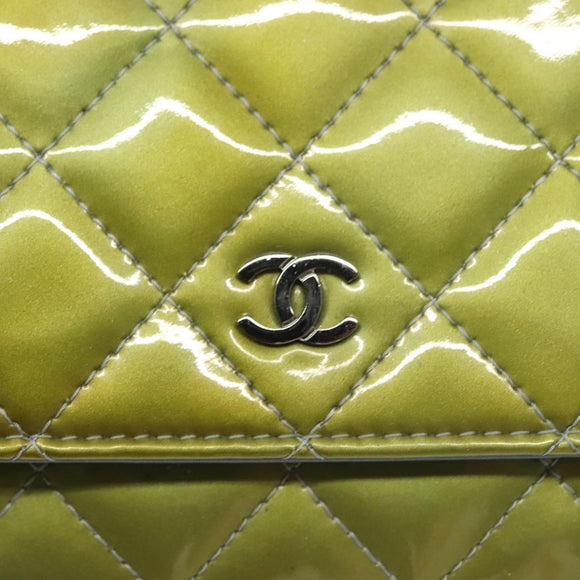 CHANEL Matelasse Chain Shoulder Bag Enamel Leather Green CC Auth 135999