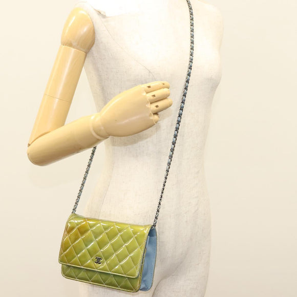 CHANEL Matelasse Chain Shoulder Bag Enamel Leather Green CC Auth 135999