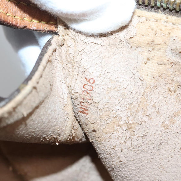 LOUIS VUITTON Monogram Trousse Patte Pression Cosmetic Pouch M47636 Auth 137557