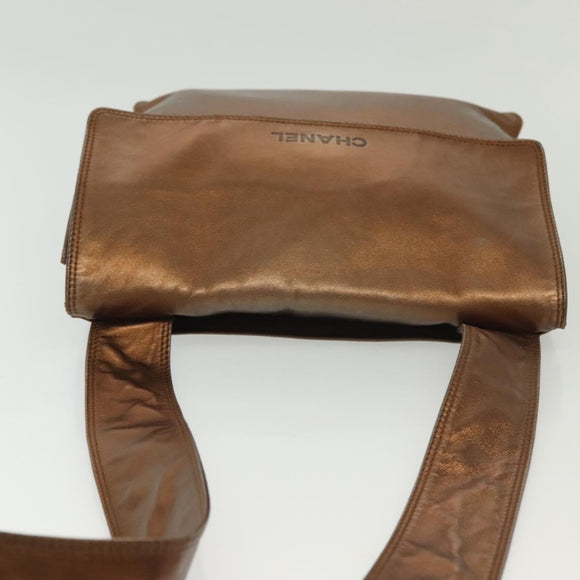 CHANEL Shoulder Bag Leather Gold CC Auth 140488