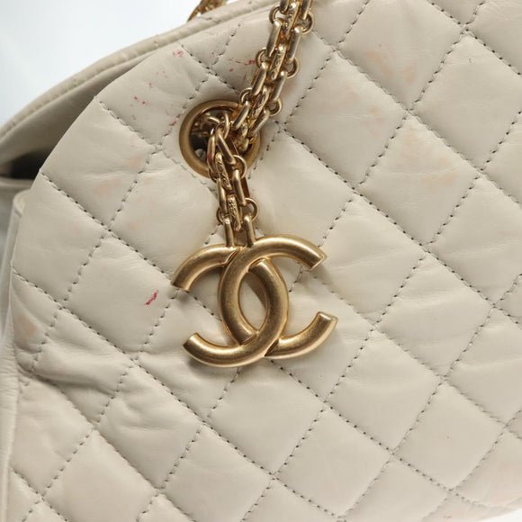 CHANEL Matelasse Chain Shoulder Bag Leather White Gold CC Auth 141392