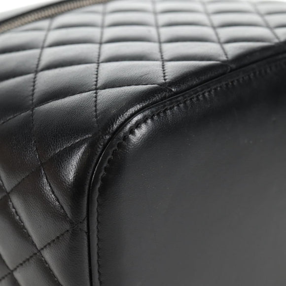 CHANEL Matelasse Vanity Pouch Lamb Skin Black Silver CC Auth 142565M