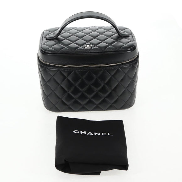 CHANEL Matelasse Vanity Pouch Lamb Skin Black Silver CC Auth 142565M