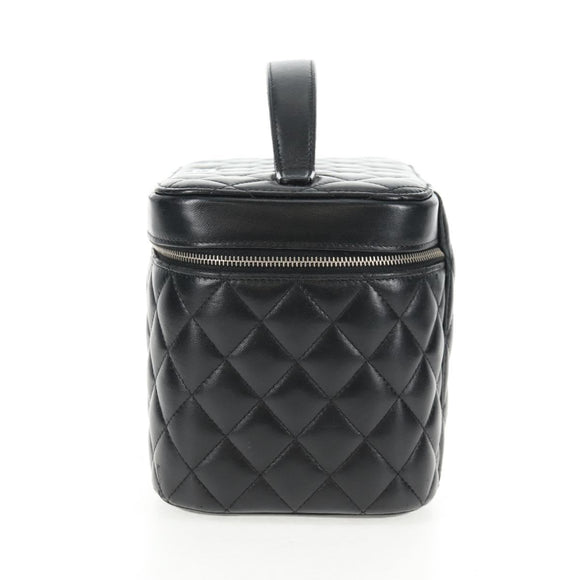 CHANEL Matelasse Vanity Pouch Lamb Skin Black Silver CC Auth 142565M