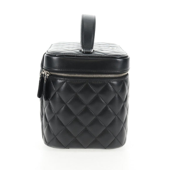 CHANEL Matelasse Vanity Pouch Lamb Skin Black Silver CC Auth 142565M