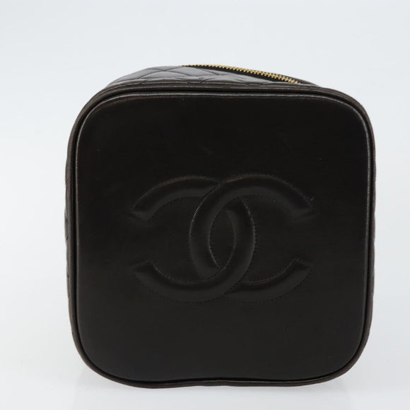 CHANEL Matelasse Vanity Pouch Lamb Skin Black Gold CC Auth 145958