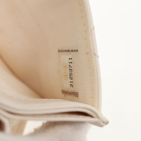 CHANEL Matelasse Camellia Chain Pouch Lamb Skin White Gold CC Auth 146359V