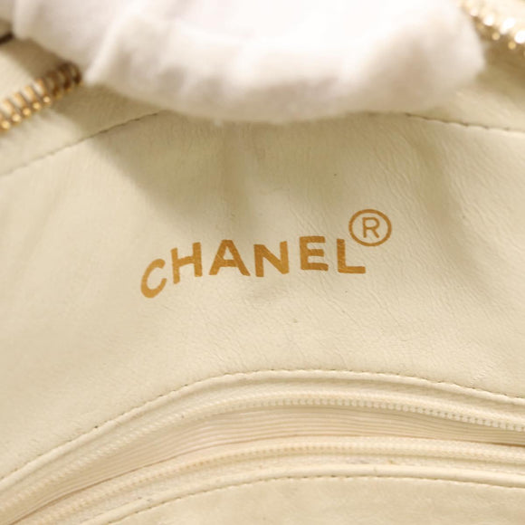 CHANEL Matelasse Chain Shoulder Bag Caviar Skin White Gold CC Auth 148356