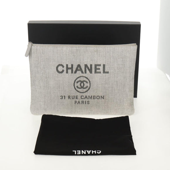 CHANEL Clutch Canvas Grau CC Auth 148530M