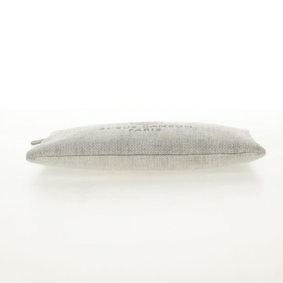 CHANEL Clutch Canvas Grau CC Auth 148530M