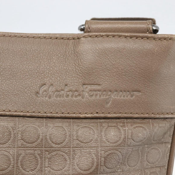 Salvatore Ferragamo Shoulder Bag Leather Beige Silver Auth 159986