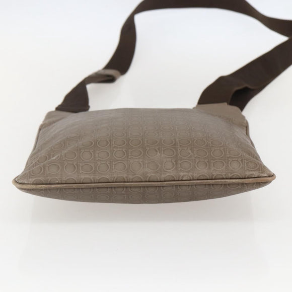 Salvatore Ferragamo Shoulder Bag Leather Beige Silver Auth 159986