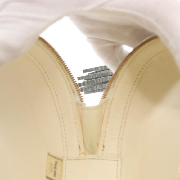 CHANEL Chain V Stitch La Pauza Shoulder Bag Leather White Gold CC Auth 161720SAV