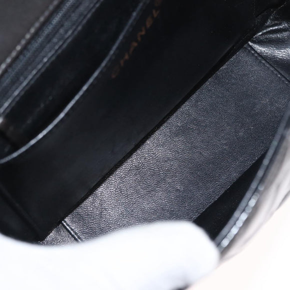CHANEL Matelasse Shoulder Bag Patent leather Black CC Auth 165022