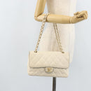 CHANEL Matelasse 25 Chain Shoulder Bag Leather White Gold CC Auth 168320V-25