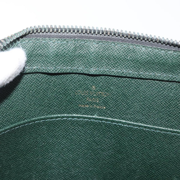 LOUIS VUITTON Taiga Baikal Clutch Bag Epicea M30184 LV Auth 169738