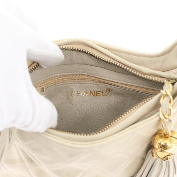CHANEL Matelasse Shoulder Bag Lamb Skin Ivory Gold CC Auth 170897