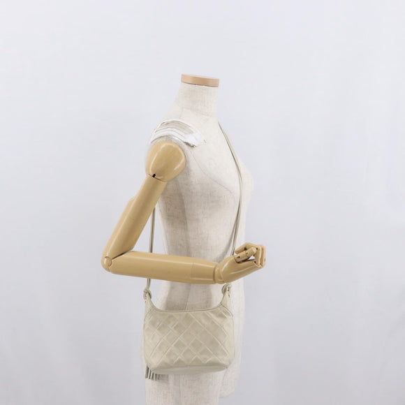 CHANEL Matelasse Shoulder Bag Lamb Skin Ivory Gold CC Auth 170897