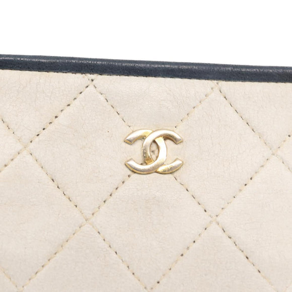 CHANEL Matelasse Chain Shoulder Bag Leather White Gold CC Auth 171161