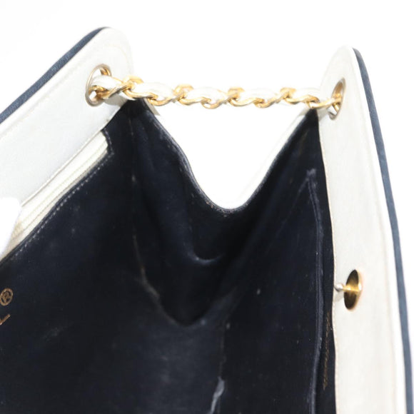 CHANEL Matelasse Chain Shoulder Bag Leather White Gold CC Auth 171161
