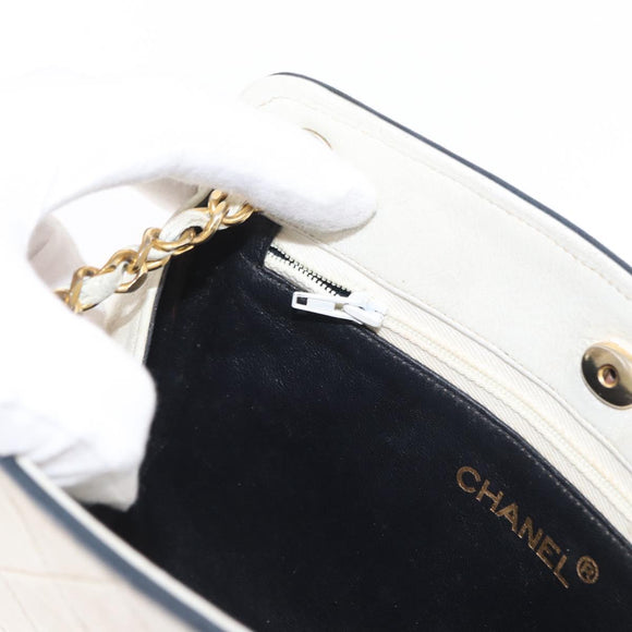 CHANEL Matelasse Chain Shoulder Bag Leather White Gold CC Auth 171161