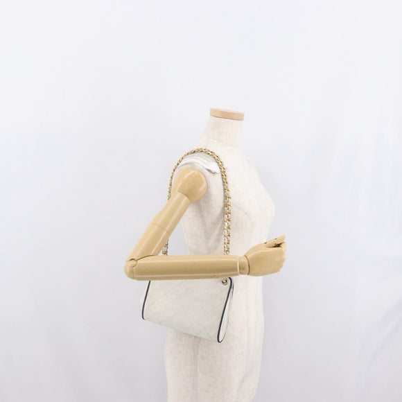 CHANEL Matelasse Chain Shoulder Bag Leather White Gold CC Auth 171161