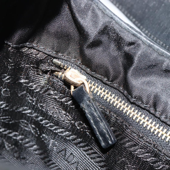 PRADA Accessoirezakje Nylon Zwart Goud Auth 171277