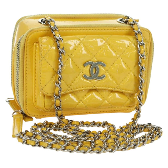 CHANEL Matelasse Chain Shoulder Bag Patent leather Yellow Silver CC Auth 177988V