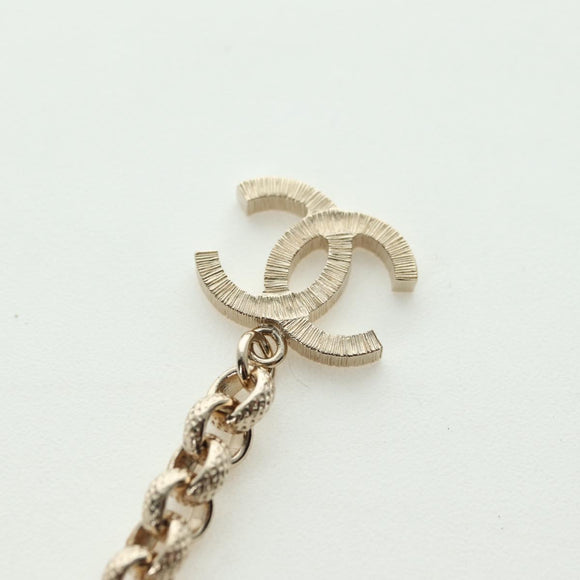 CHANEL Logo Necklace metal Champagne Gold CC Auth 178801SM