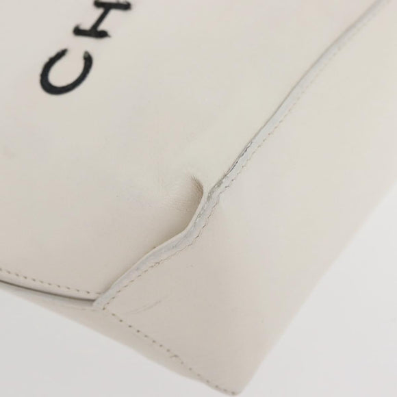 CHANEL Essential Hand Bag Leather White CC Auth 178954V